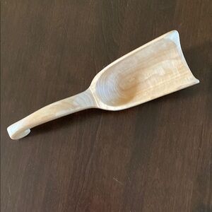 Colonial Williamsburg Maple Grain Scoop (NWOT)